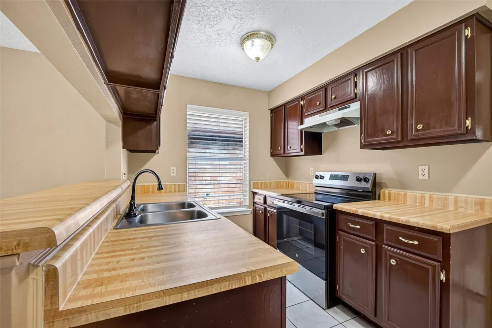 1379 Wrotham Lane Channelview, TX 77530