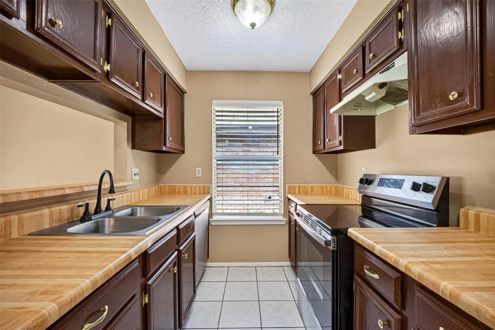 1379 Wrotham Lane Channelview, TX 77530