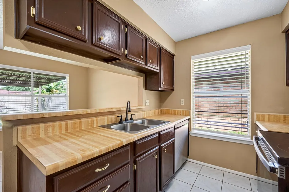 1379 Wrotham Lane Channelview, TX 77530