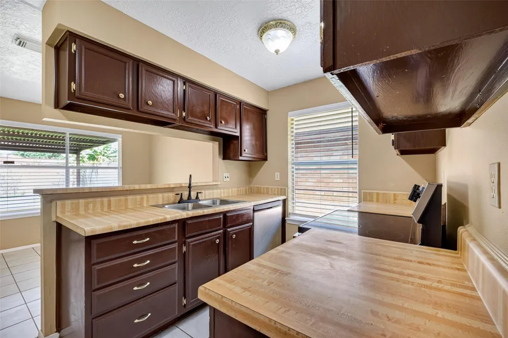1379 Wrotham Lane Channelview, TX 77530