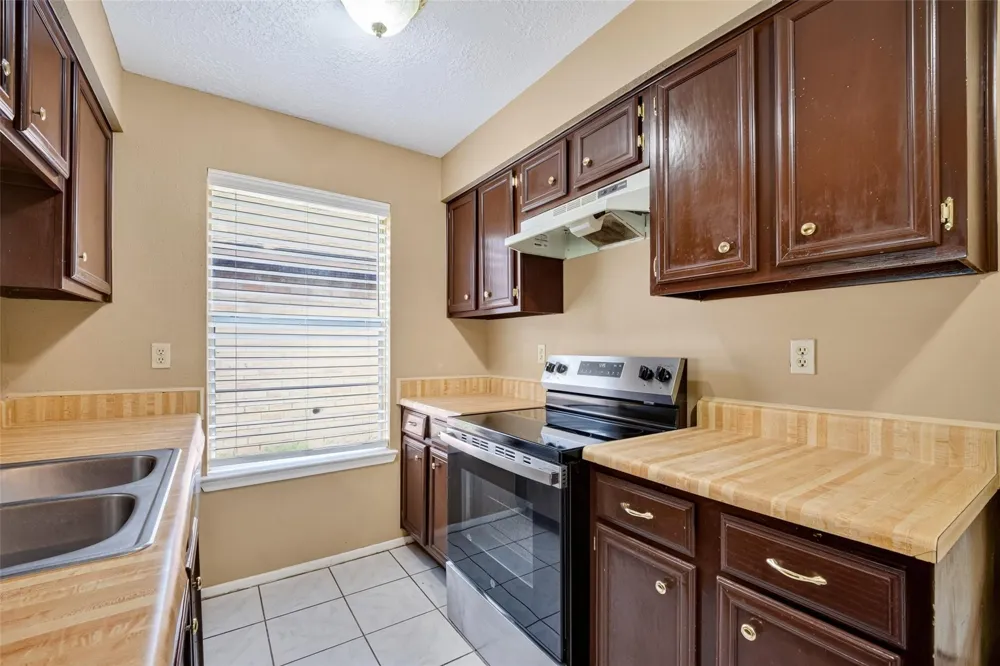 1379 Wrotham Lane Channelview, TX 77530