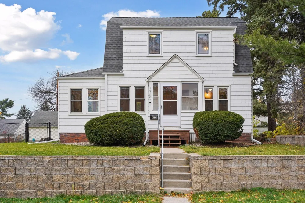 1705 Ivy Avenue E Saint Paul, MN 55106