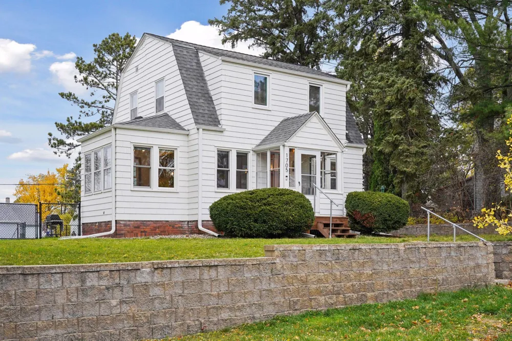1705 Ivy Avenue E Saint Paul, MN 55106