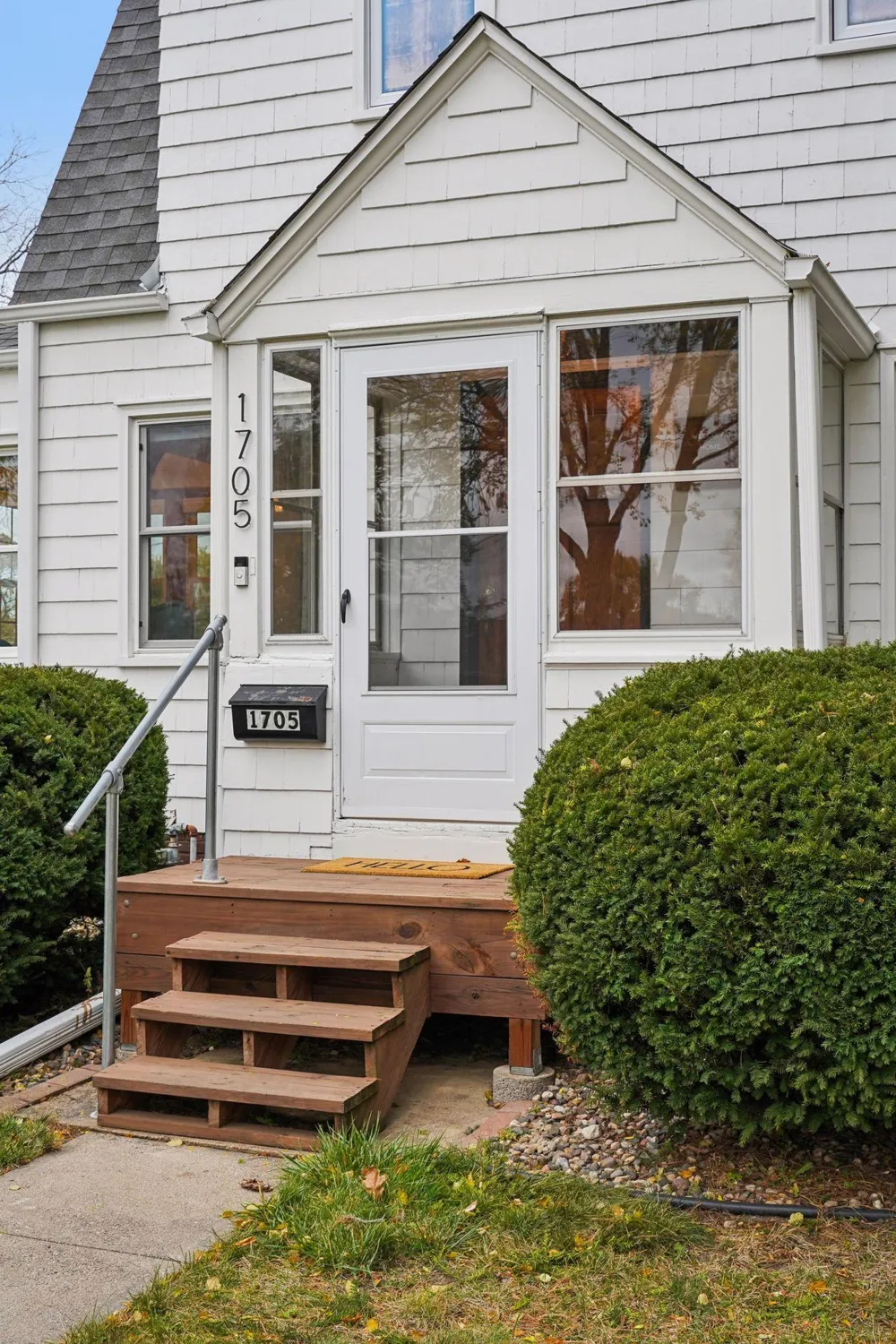 1705 Ivy Avenue E Saint Paul, MN 55106