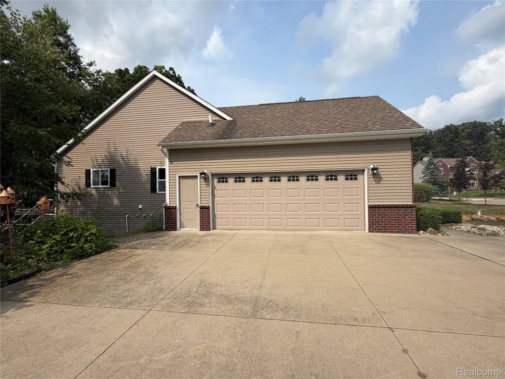 7876 Donegal Court Tyrone Township, MI 48430