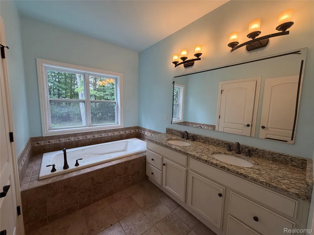 7876 Donegal Court Tyrone Township, MI 48430