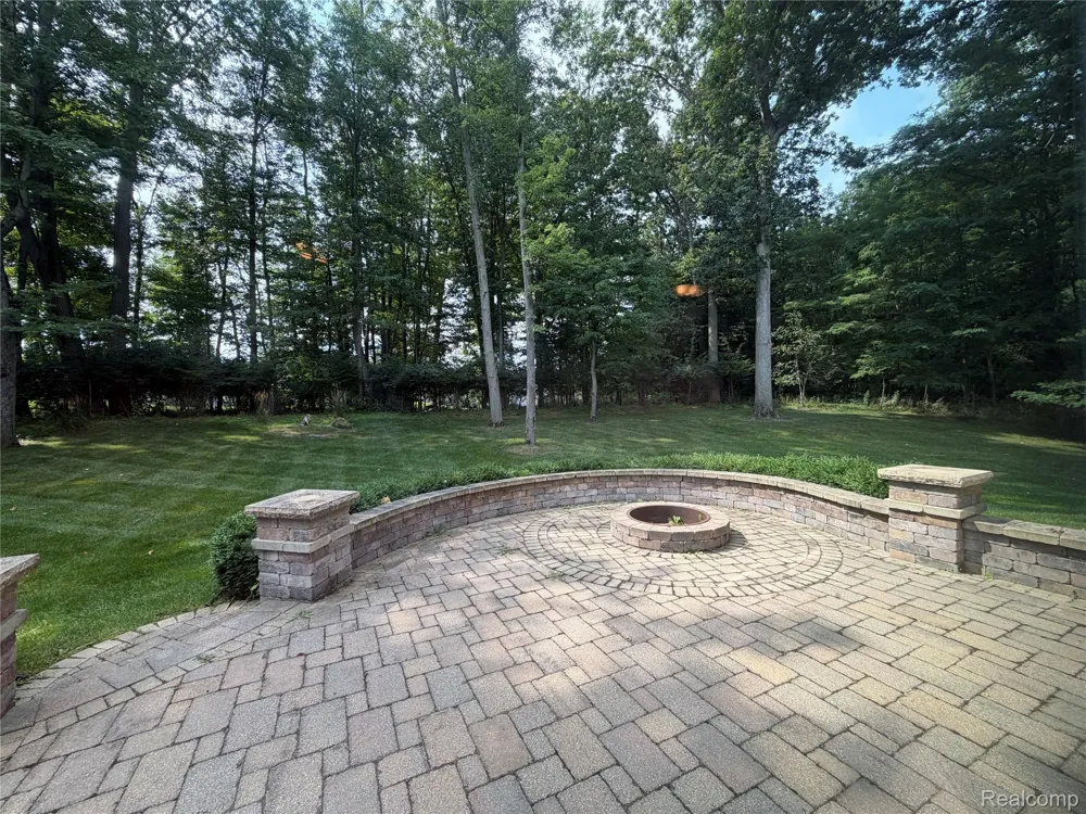 7876 Donegal Court Tyrone Township, MI 48430