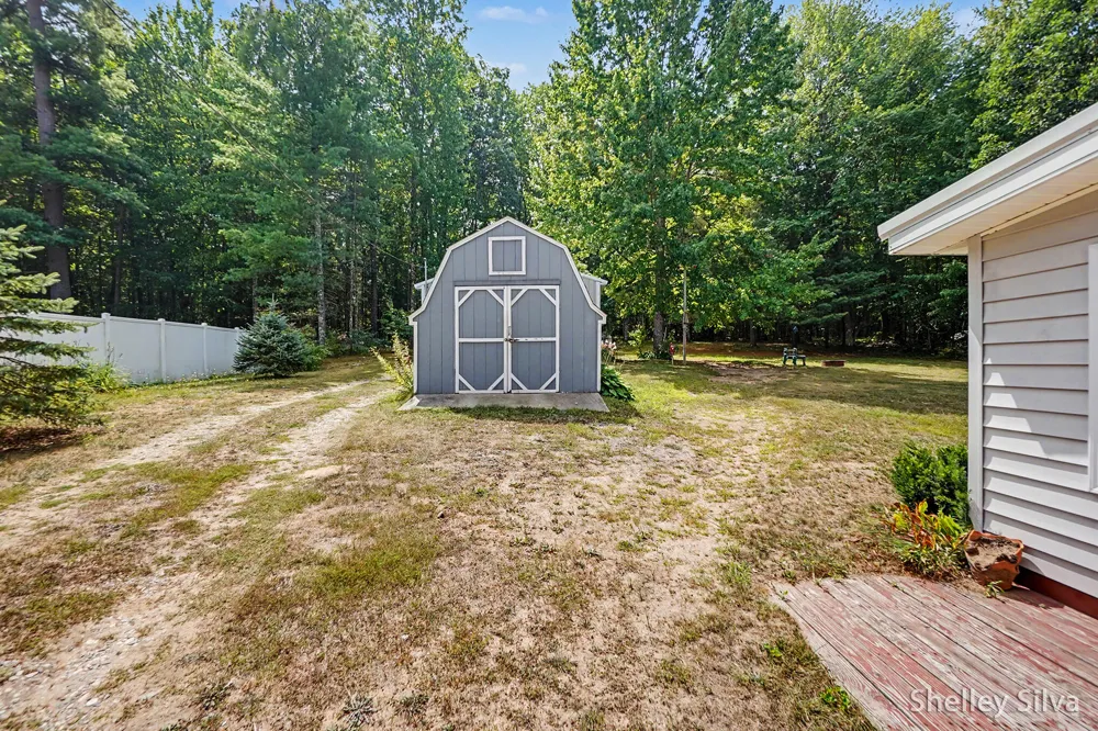 2705 W Southern Avenue Peacock Township, MI 49304
