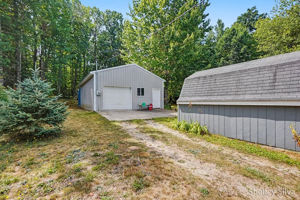 2705 W Southern Avenue Peacock Township, MI 49304