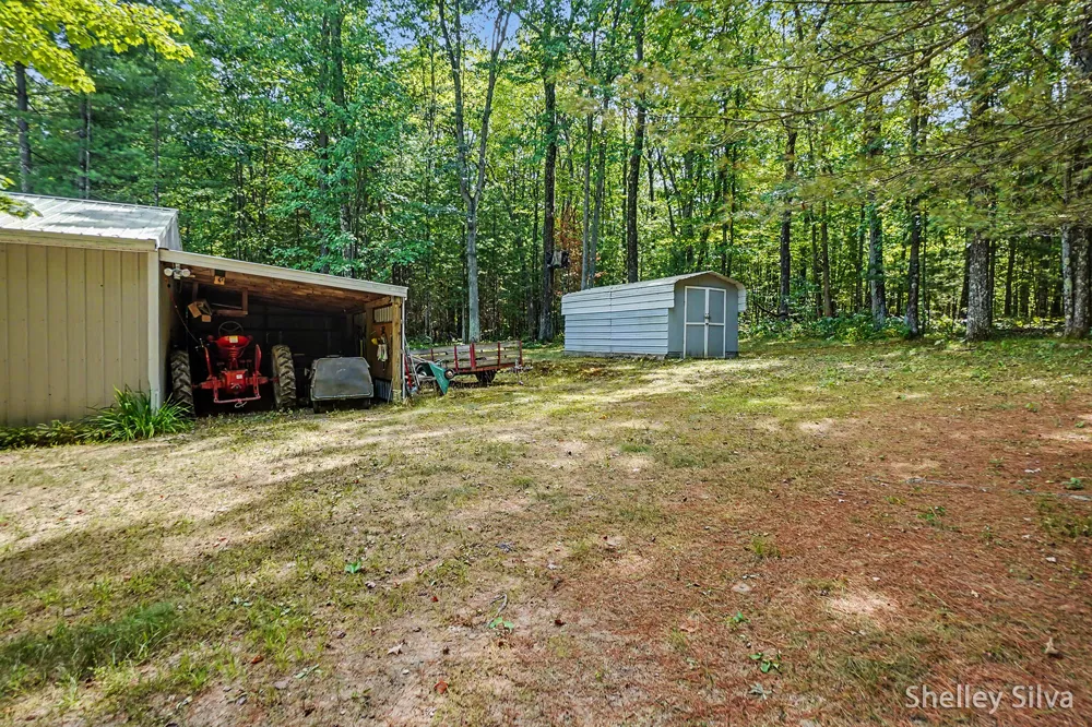 2705 W Southern Avenue Peacock Township, MI 49304