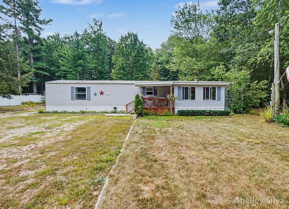 2705 W Southern Avenue Peacock Township, MI 49304