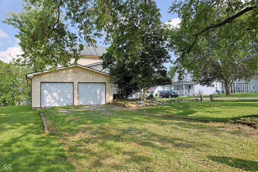 342 High Street Hope, IN 47246