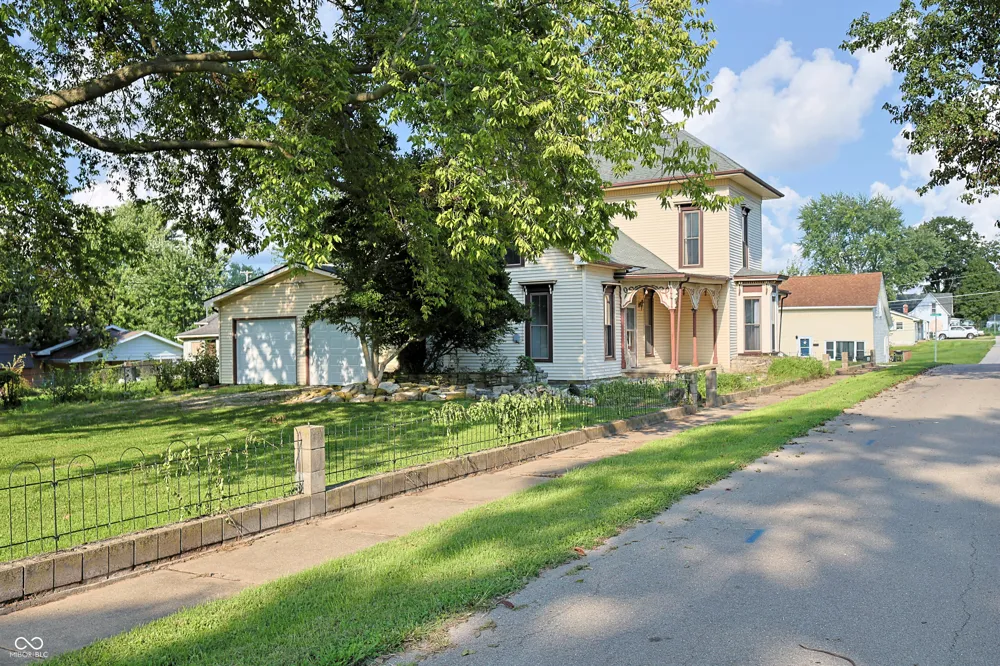 342 High Street Hope, IN 47246