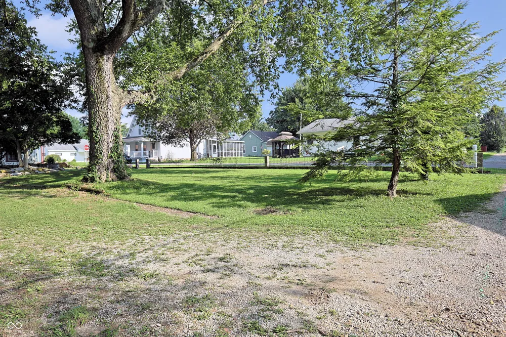 342 High Street Hope, IN 47246