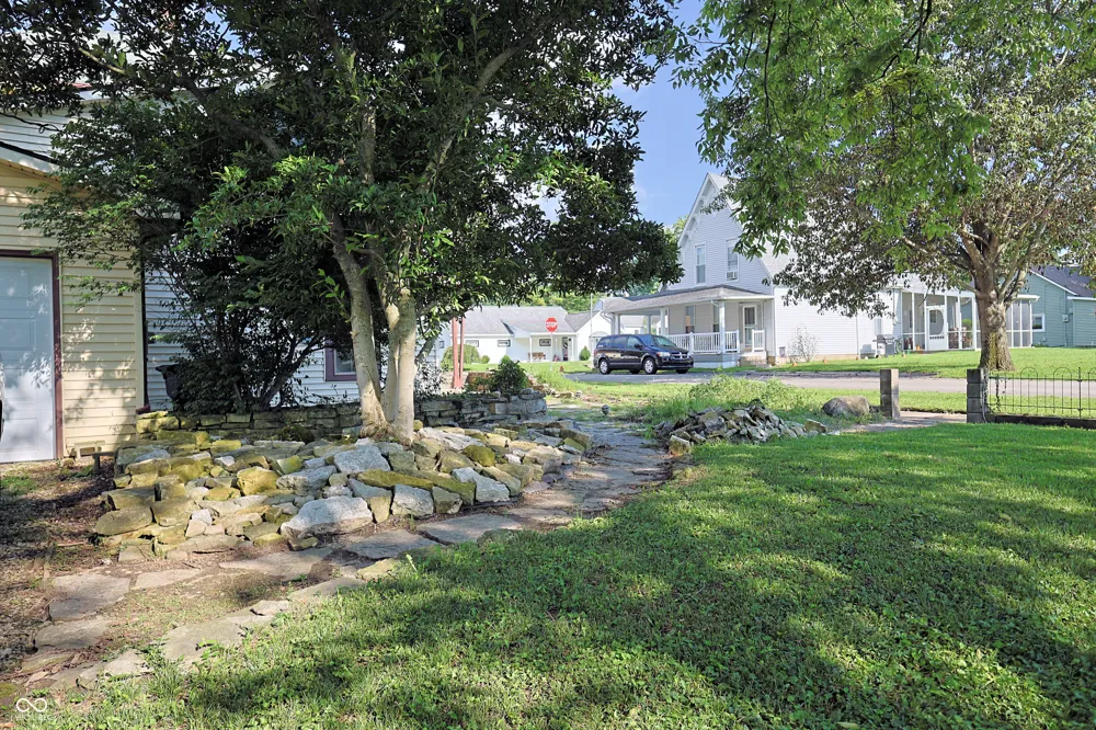 342 High Street Hope, IN 47246
