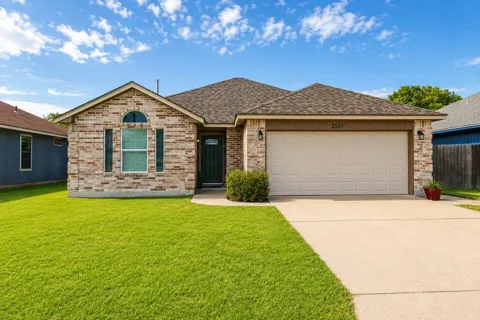 2561 Raintree Trail