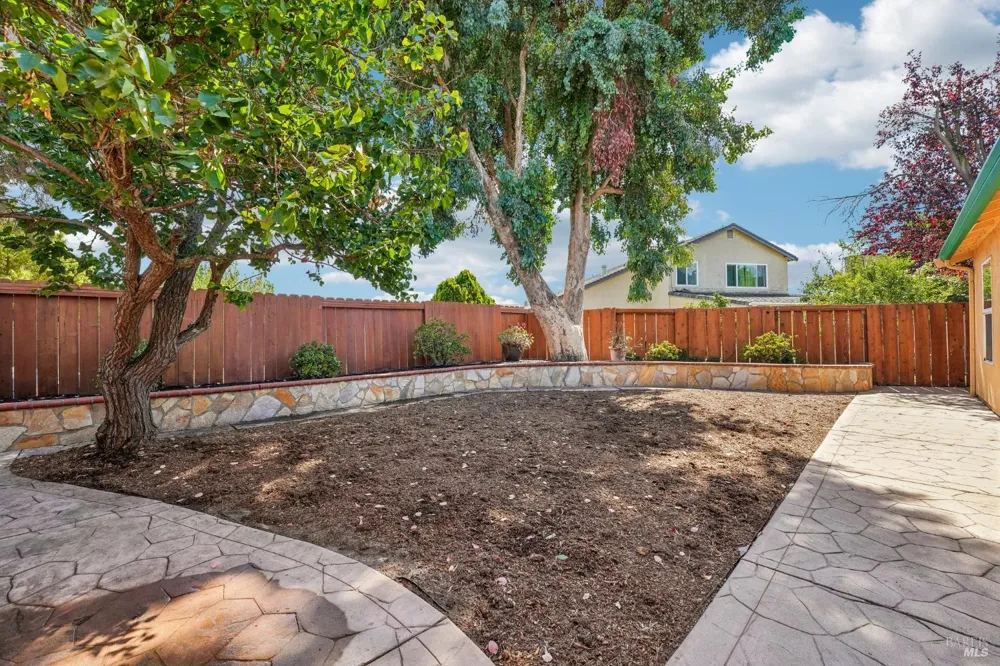 418 Larkin Drive Benicia, CA 94510