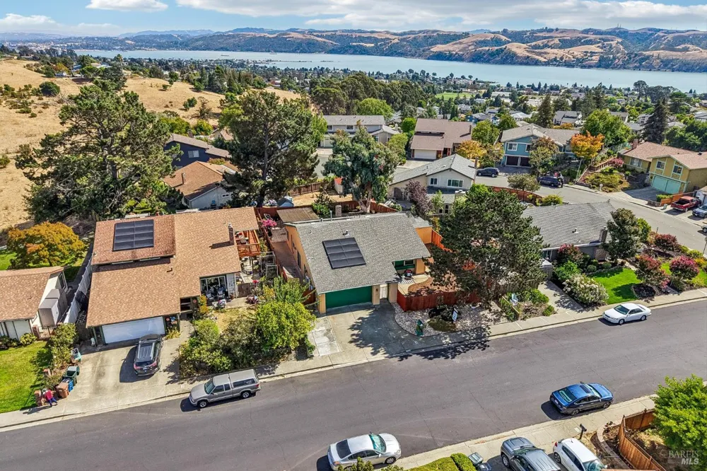 418 Larkin Drive Benicia, CA 94510