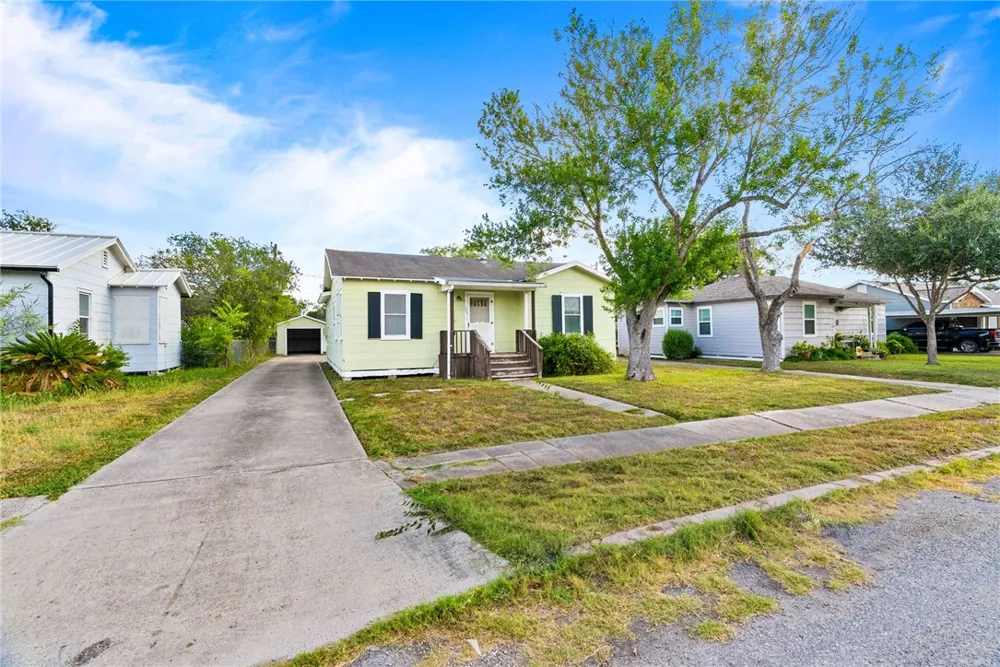 503 E Henderson Street Bishop, TX 78343