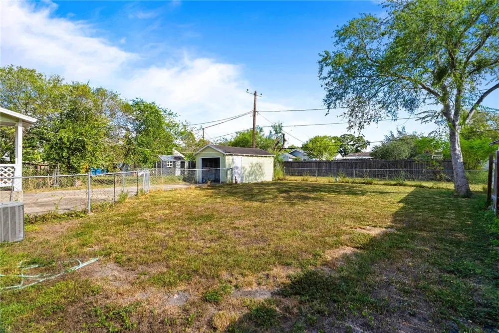 503 E Henderson Street Bishop, TX 78343