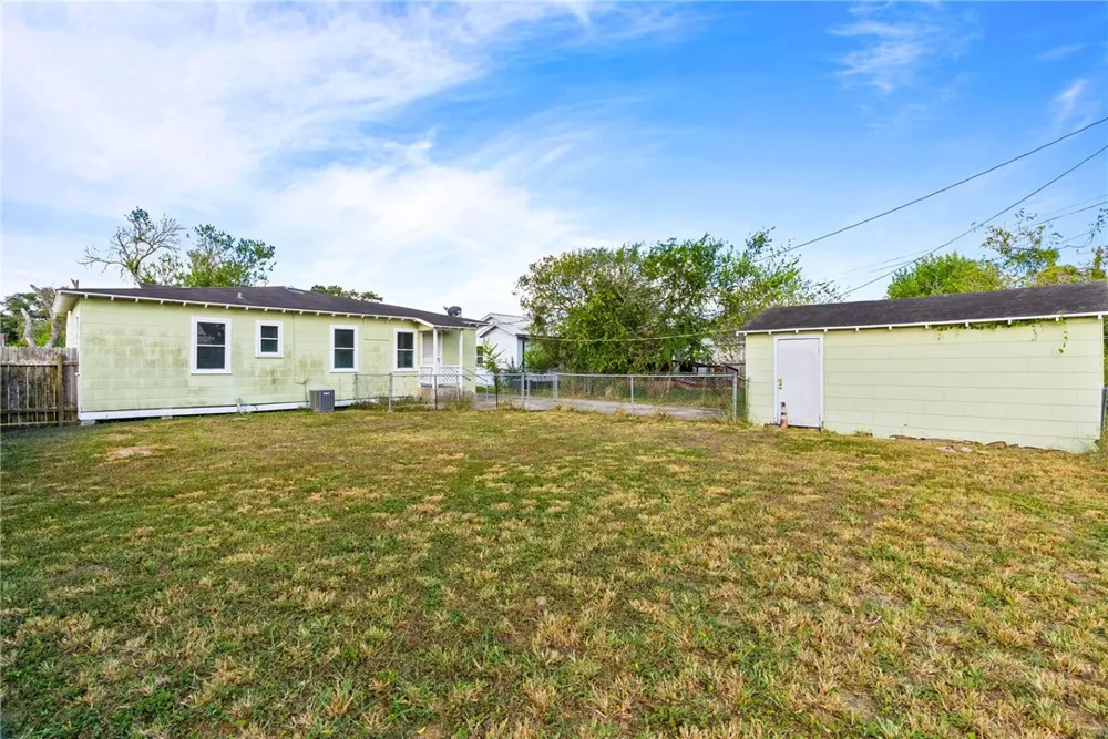 503 E Henderson Street Bishop, TX 78343