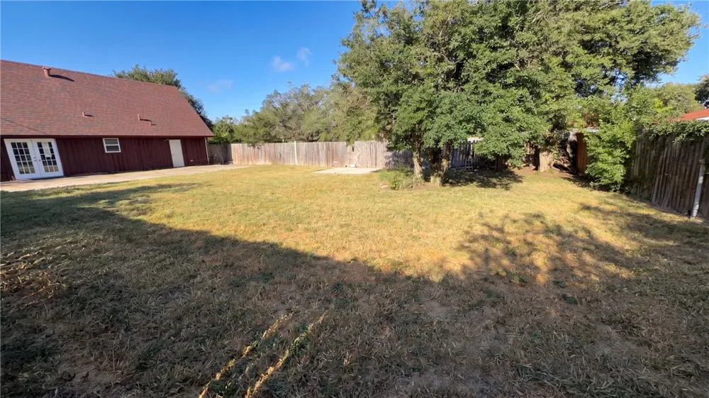 736 W Borden Street Sinton, TX 78387