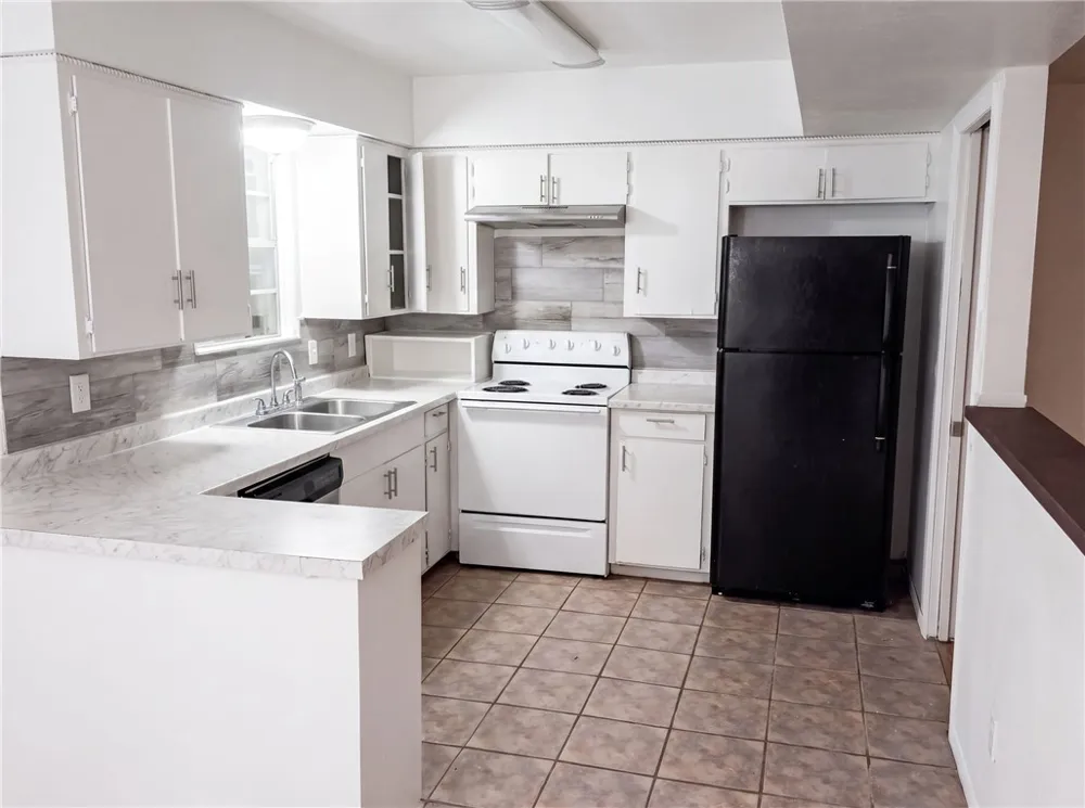 736 W Borden Street Sinton, TX 78387