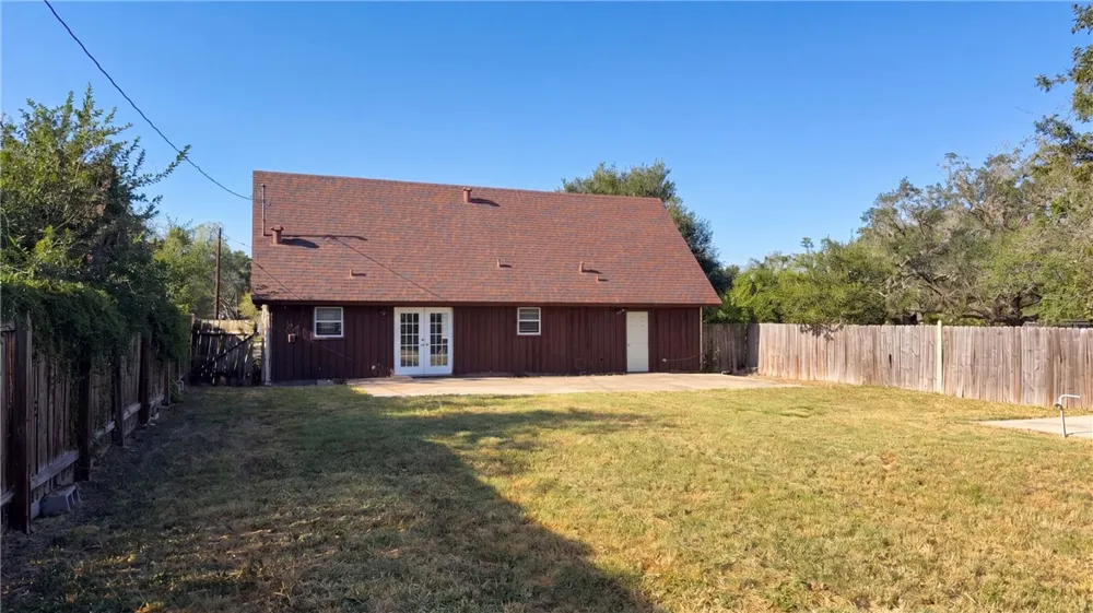 736 W Borden Street Sinton, TX 78387
