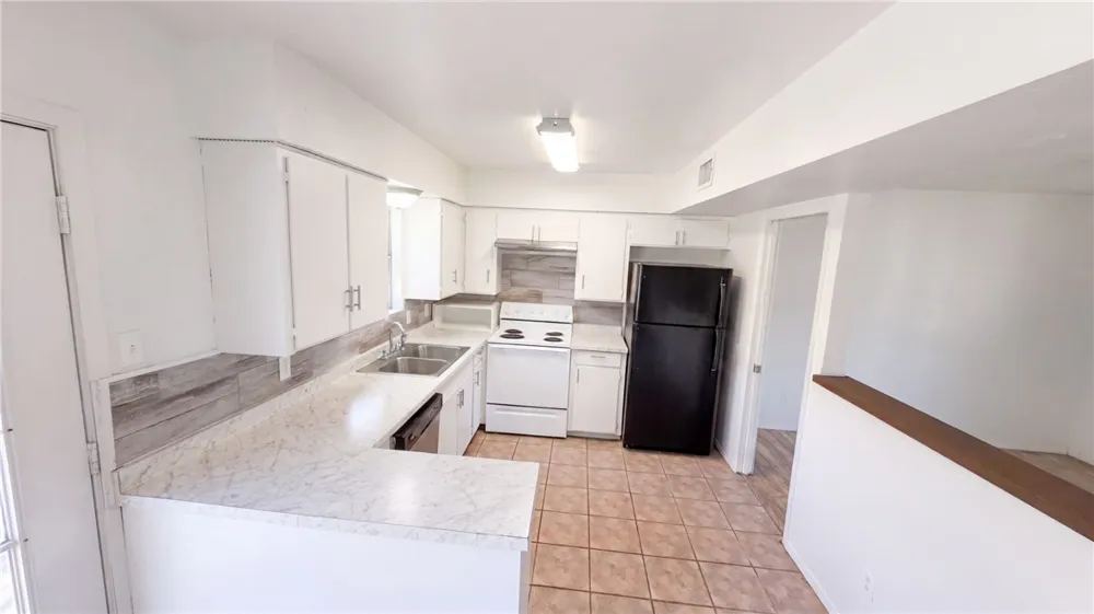 736 W Borden Street Sinton, TX 78387
