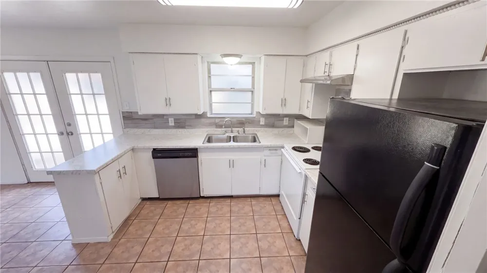 736 W Borden Street Sinton, TX 78387