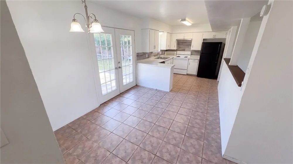 736 W Borden Street Sinton, TX 78387