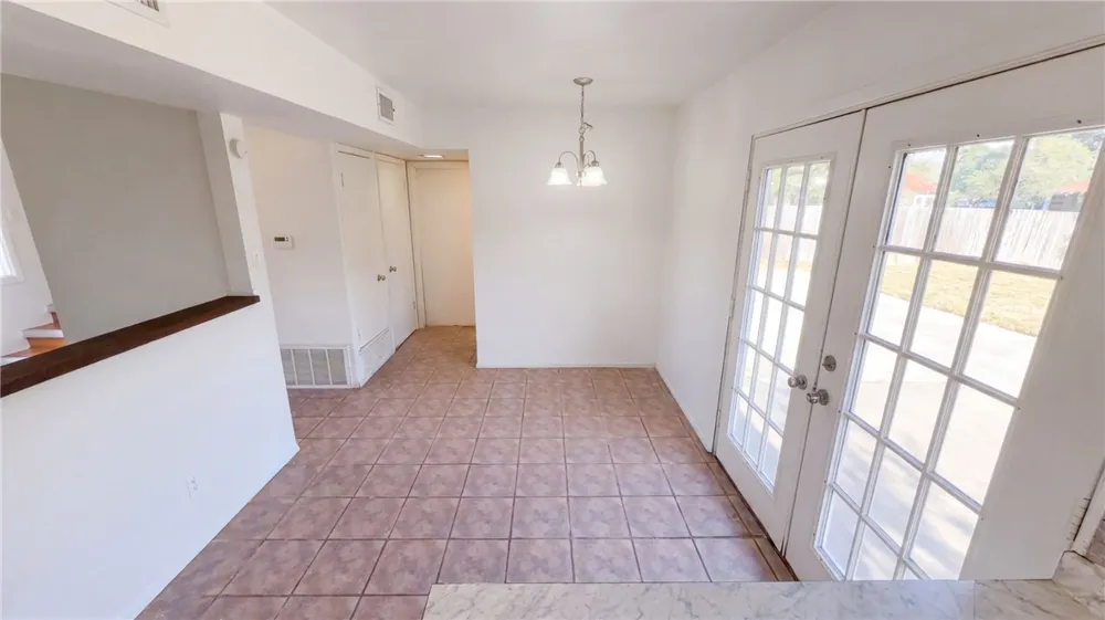 736 W Borden Street Sinton, TX 78387