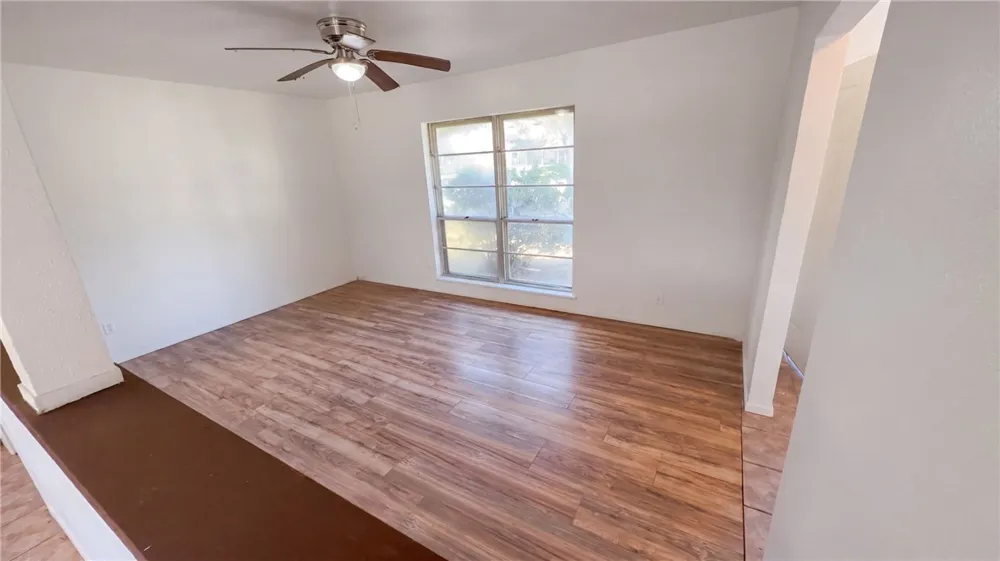 736 W Borden Street Sinton, TX 78387