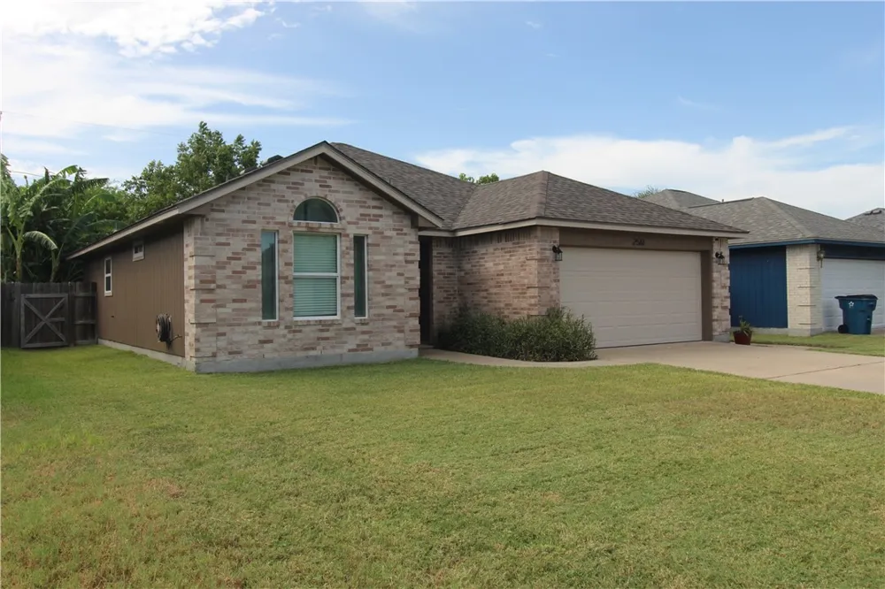 2561 Raintree Trail Ingleside, TX 78362
