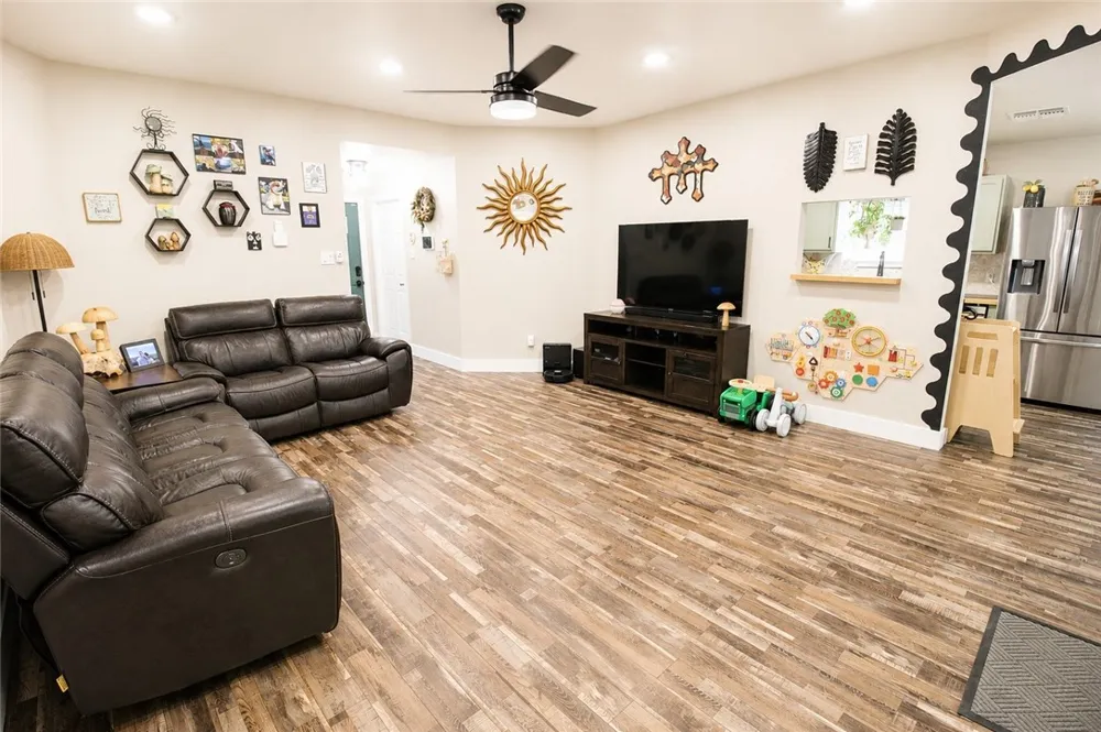 2561 Raintree Trail Ingleside, TX 78362