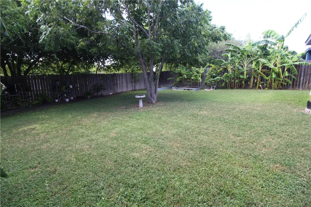 2561 Raintree Trail Ingleside, TX 78362