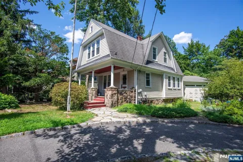 93 Ivy Lane