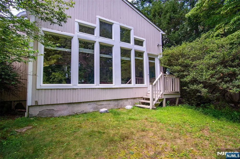 93 Ivy Lane Englewood, NJ 07631