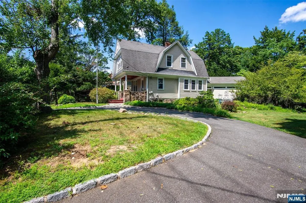 93 Ivy Lane Englewood, NJ 07631
