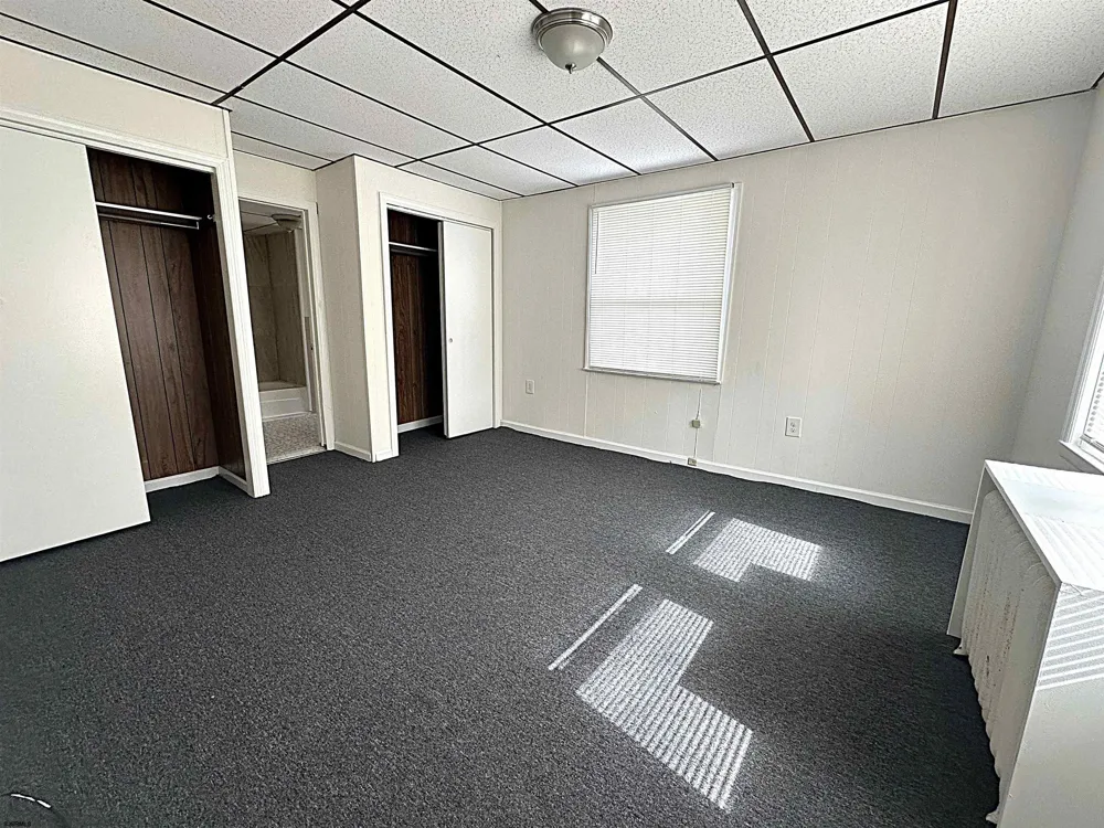 15 S Oakland Ave Ventnor, NJ 08406