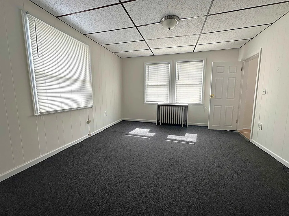 15 S Oakland Ave Ventnor, NJ 08406