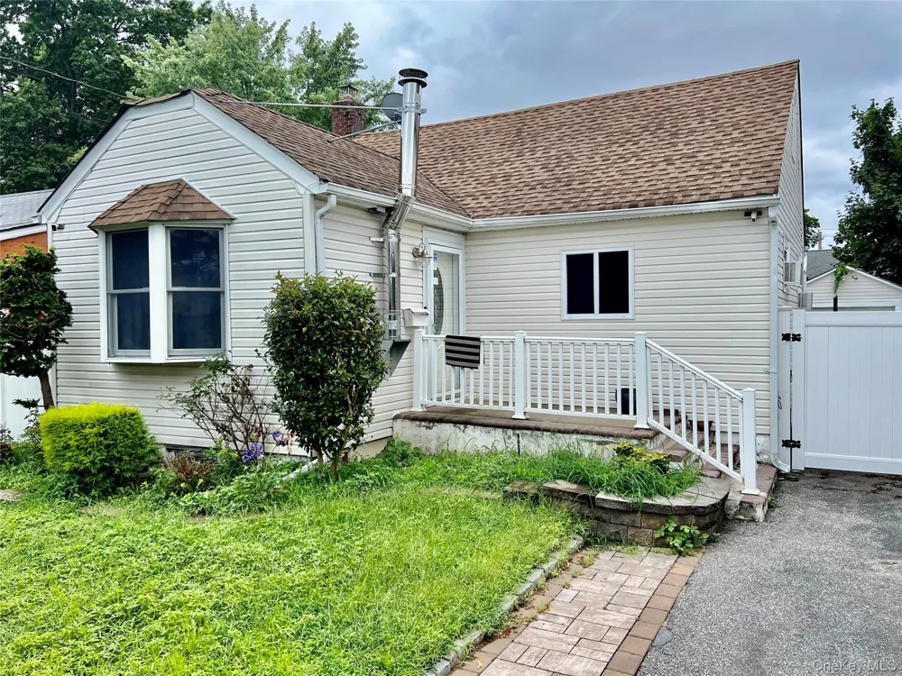 320 Maplegrove Avenue Uniondale, NY 11553