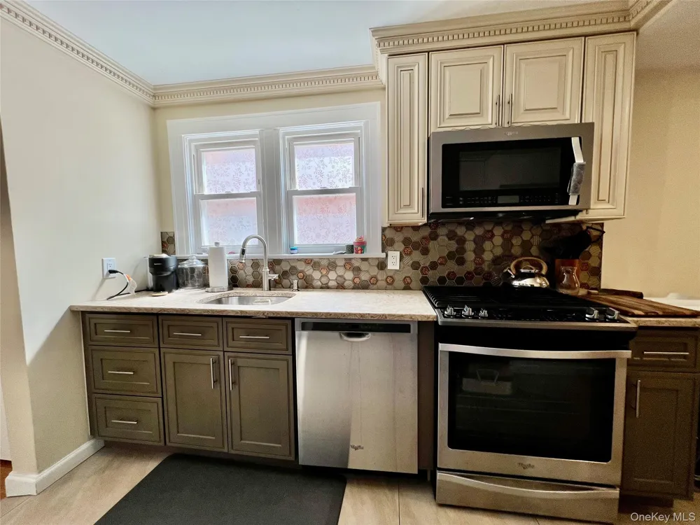 320 Maplegrove Avenue Uniondale, NY 11553