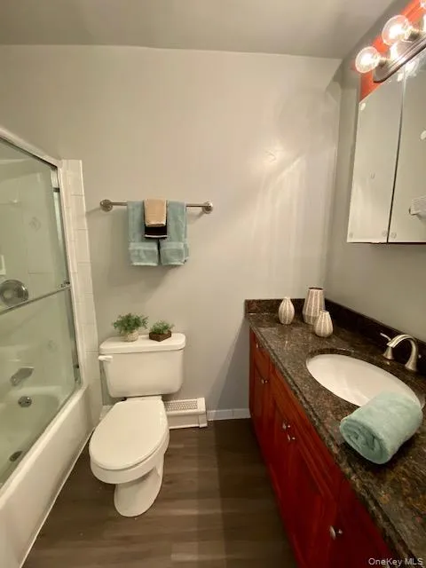 317 Brook Avenue #317-2b Bay Shore, NY 11706