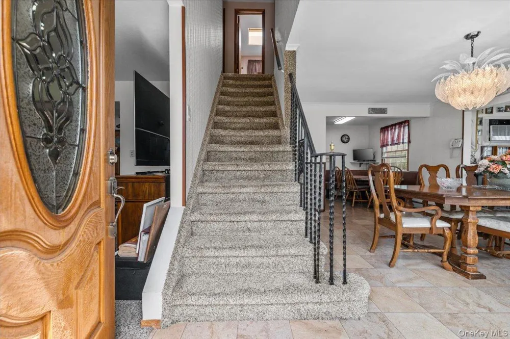 10 Enness Avenue Bethpage, NY 11714