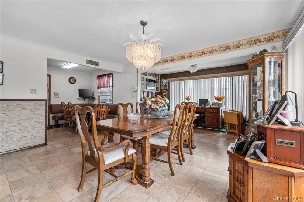 10 Enness Avenue Bethpage, NY 11714