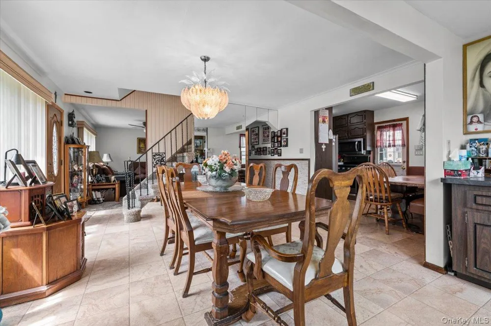 10 Enness Avenue Bethpage, NY 11714