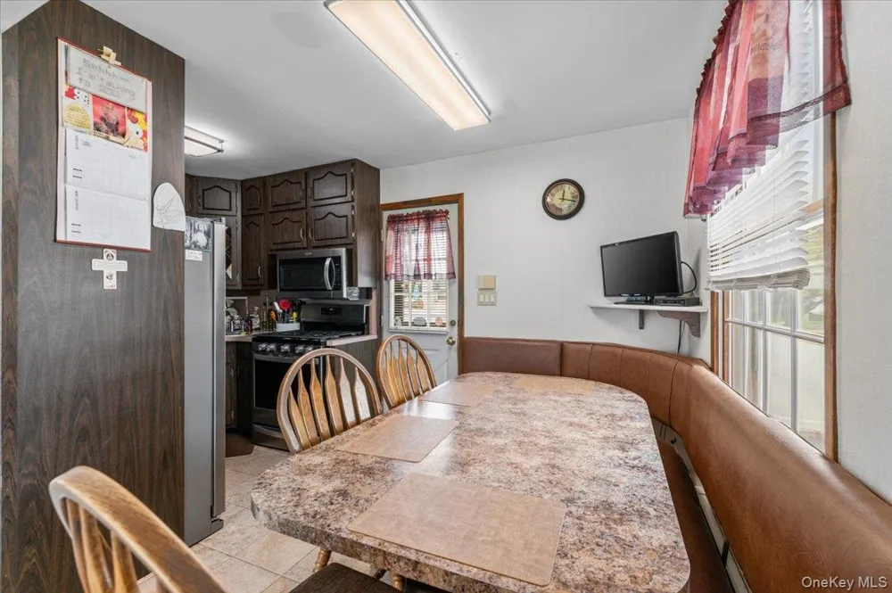 10 Enness Avenue Bethpage, NY 11714