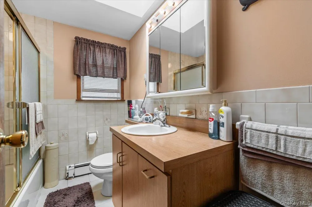 10 Enness Avenue Bethpage, NY 11714