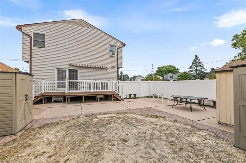10 Enness Avenue Bethpage, NY 11714